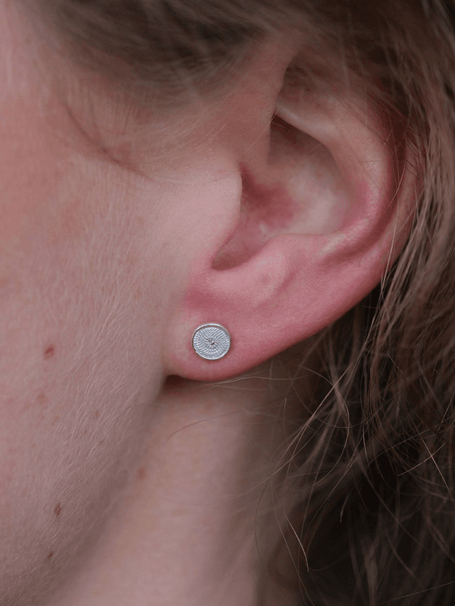 Round Studs